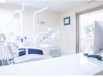 Dr CATTAN DENIS, Implants, facettes , greffe osseuse, prothèse,orthodontie aligneurs, blanchiment