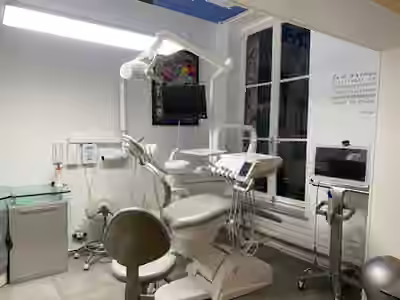 Dr Julien BENERO - Chirurgien Dentiste - Paris 4