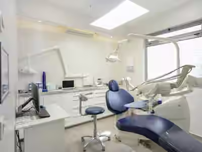 Dr David Azria - Dentiste Paris 19 - Facettes dentaires - Implant et prothèse dentaire