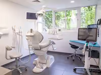 Cabinet dentaire Revah Paris 15 - Implant dentaire - Invisalign - Parodontie - Facettes dentaires