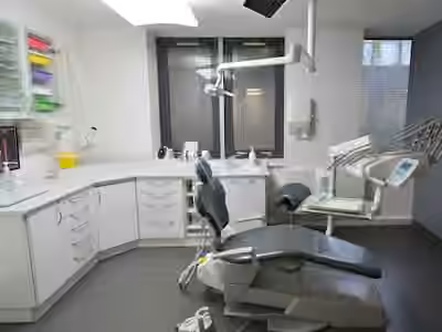 Dr Thomas Bauchet et Dr Émilien Coué Implantologie et Chirurgie Buccale