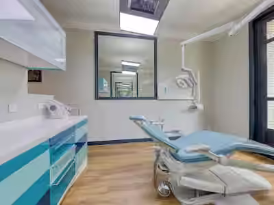 Dr Salomé Abouzeir • Dentiste Paris 14
