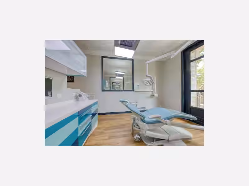 Dr Salomé Abouzeir • Dentiste Paris 14