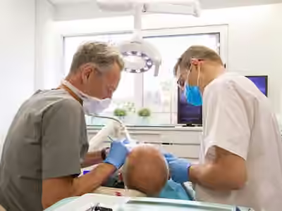 Dr Arnaud Odendhal Implantologue Dentiste Implant dentaire Paris 17 Monceau